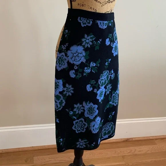 Floral knit classic pencil skirt in black blue green by AT - Picture 3 of 10